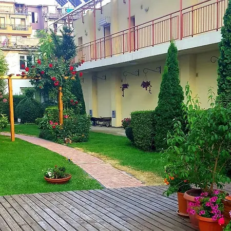 Plaza 1 Bedroom 63 M Apartment