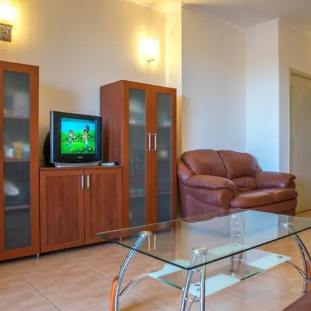 Apartment Plaza 1 Bedroom 63 M