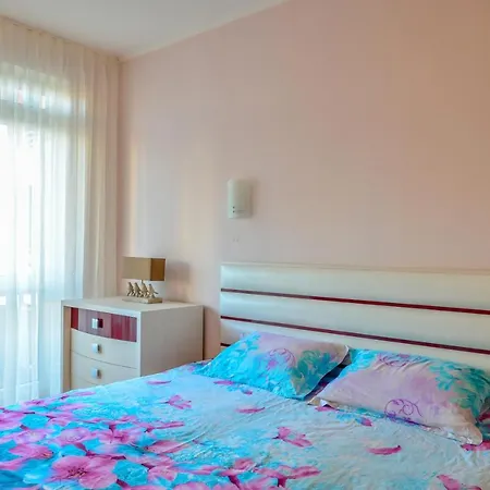 Apartment Plaza 1 Bedroom 63 M